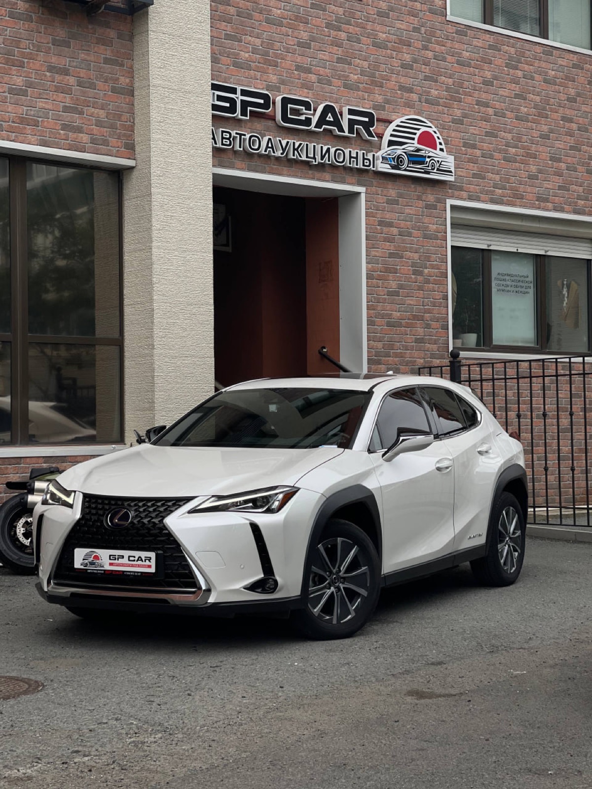 Lexus UX — привезён из Японии