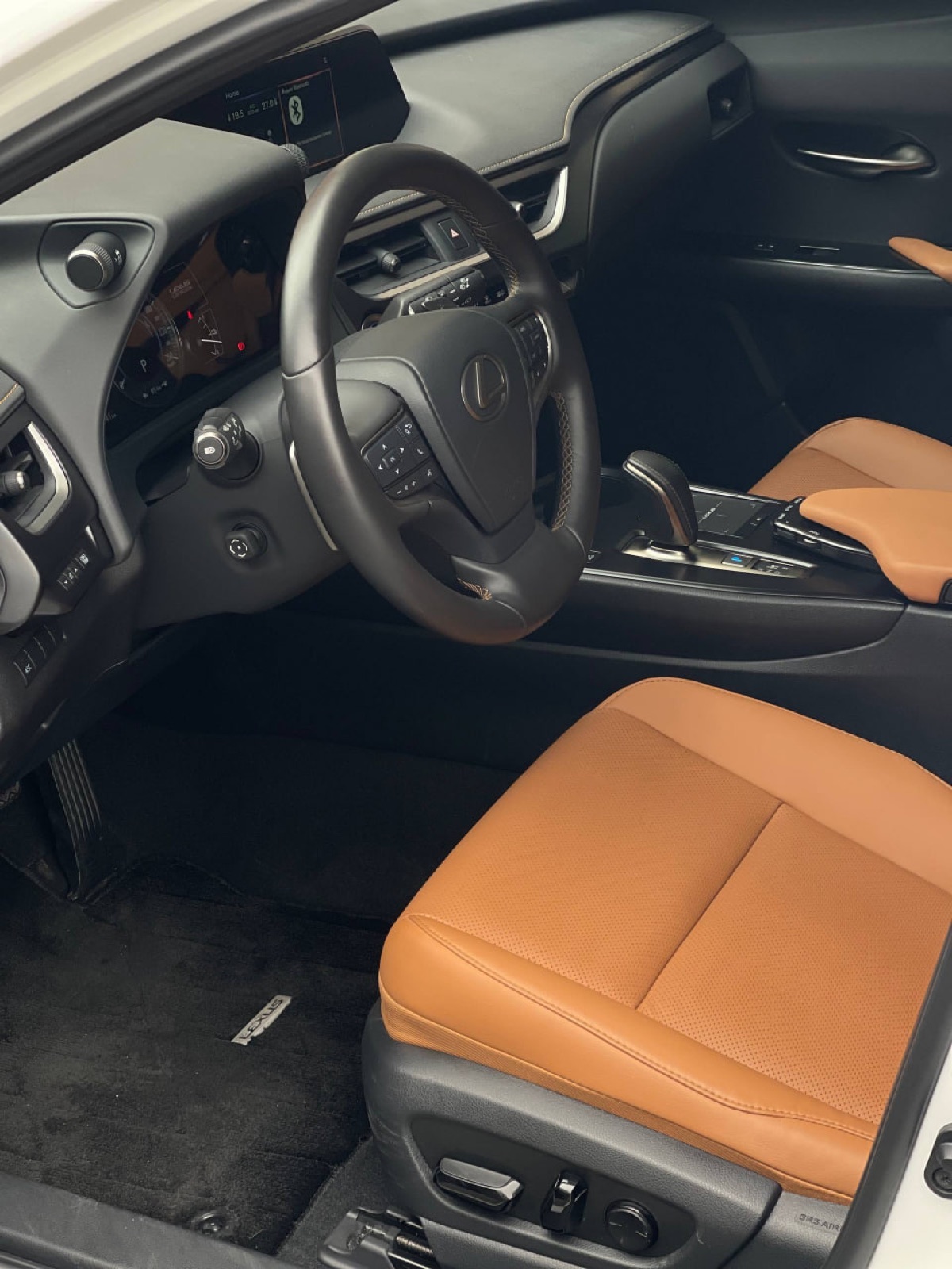 Lexus UX — фото 6